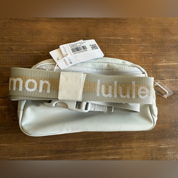Lululemon Everywhere Belt Bag 1L Wordmark Vapor/Gold/White Designed Casual New - Picture 8 of 12
